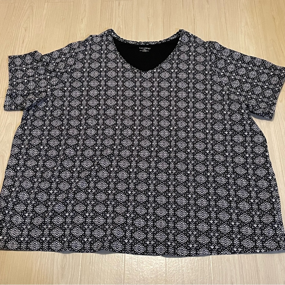 Catherines Black / White Short Sleeve Top Blouse 4X /30/32 W V- neck 95% Cotton